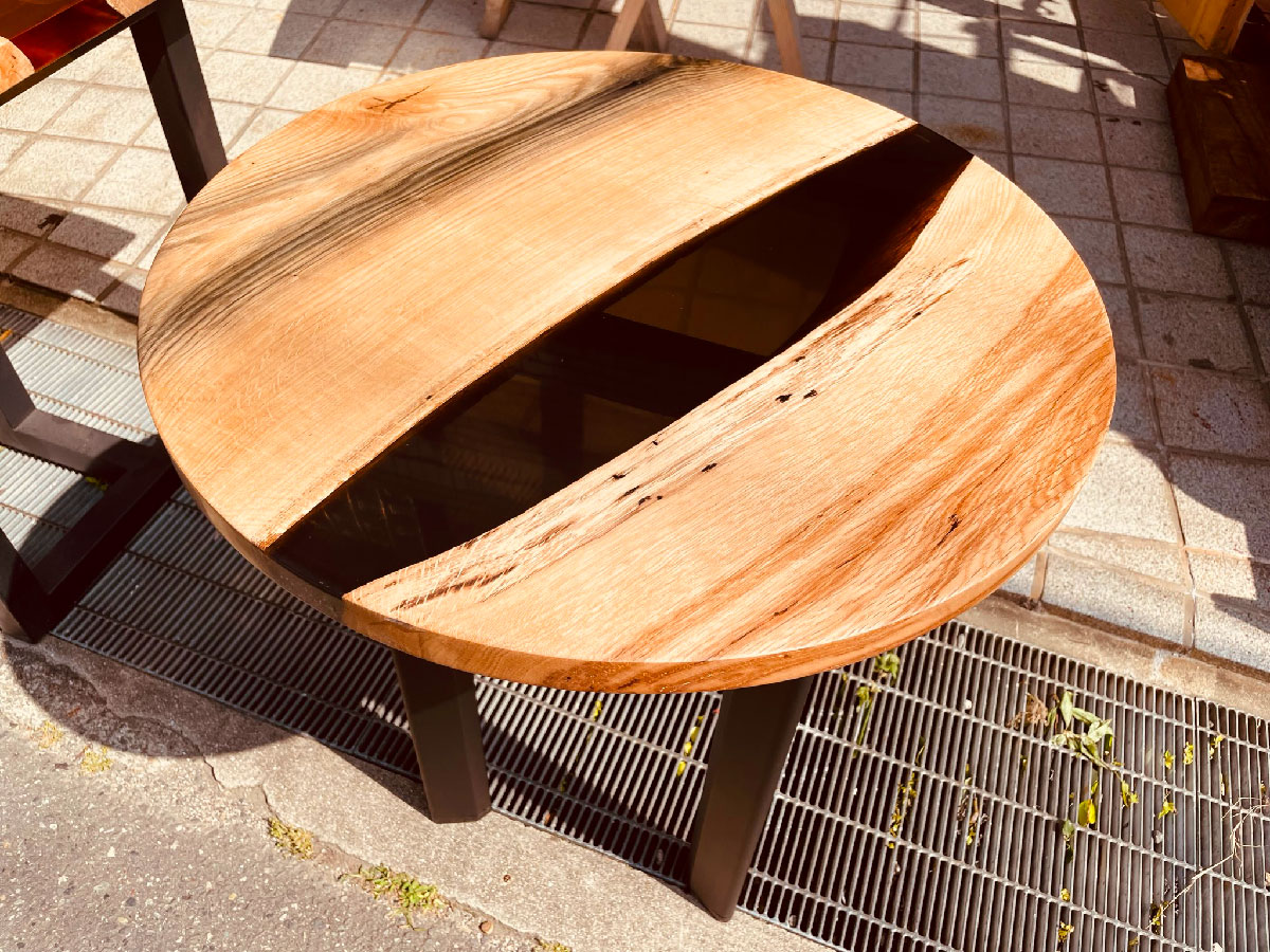 レジンラウンドテーブル オーク × ブラック 2人掛け（40x600x600mm