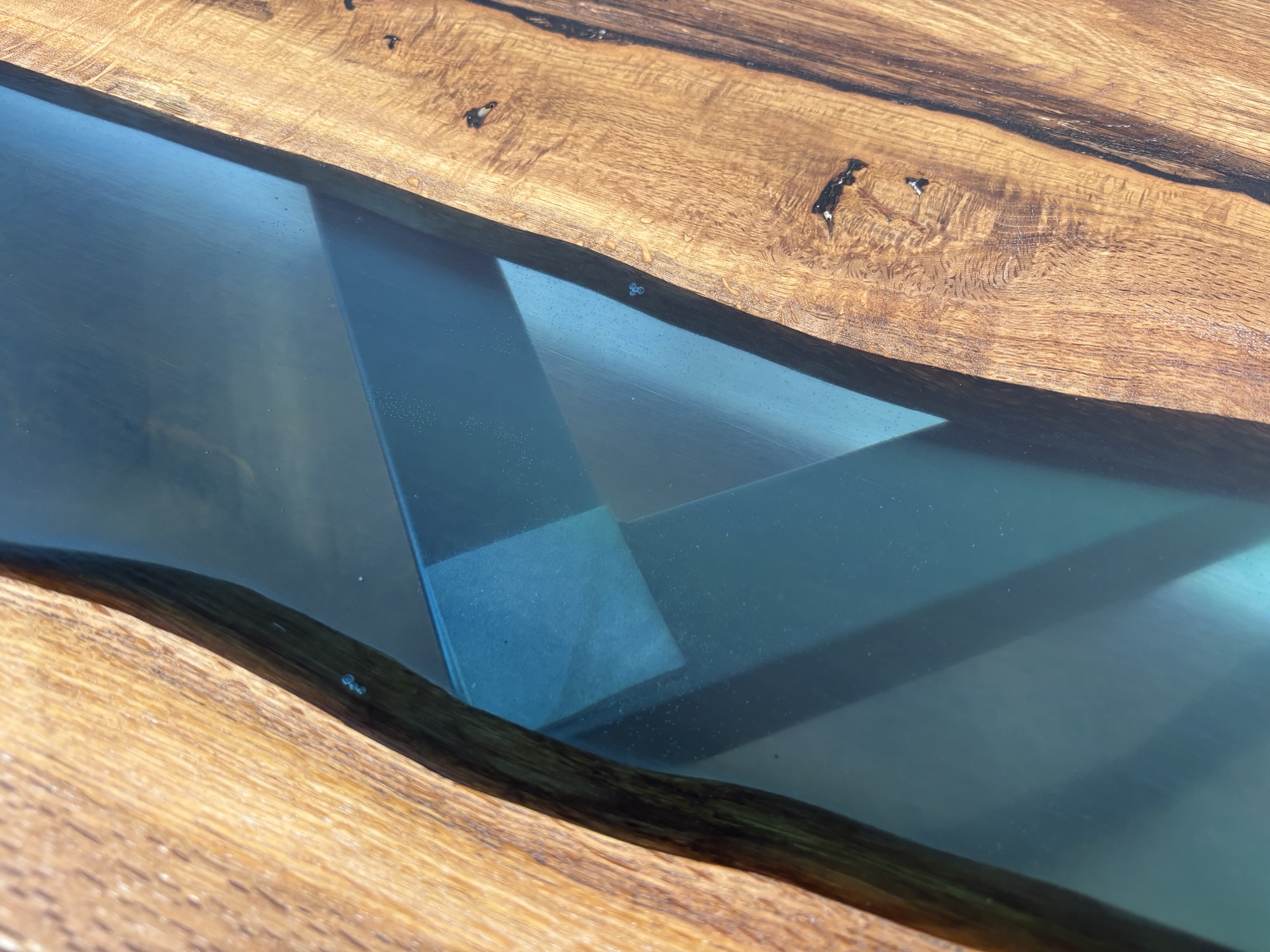 オーク×グリーンブルー｜自然のグラデーションを纏うレジンテーブル