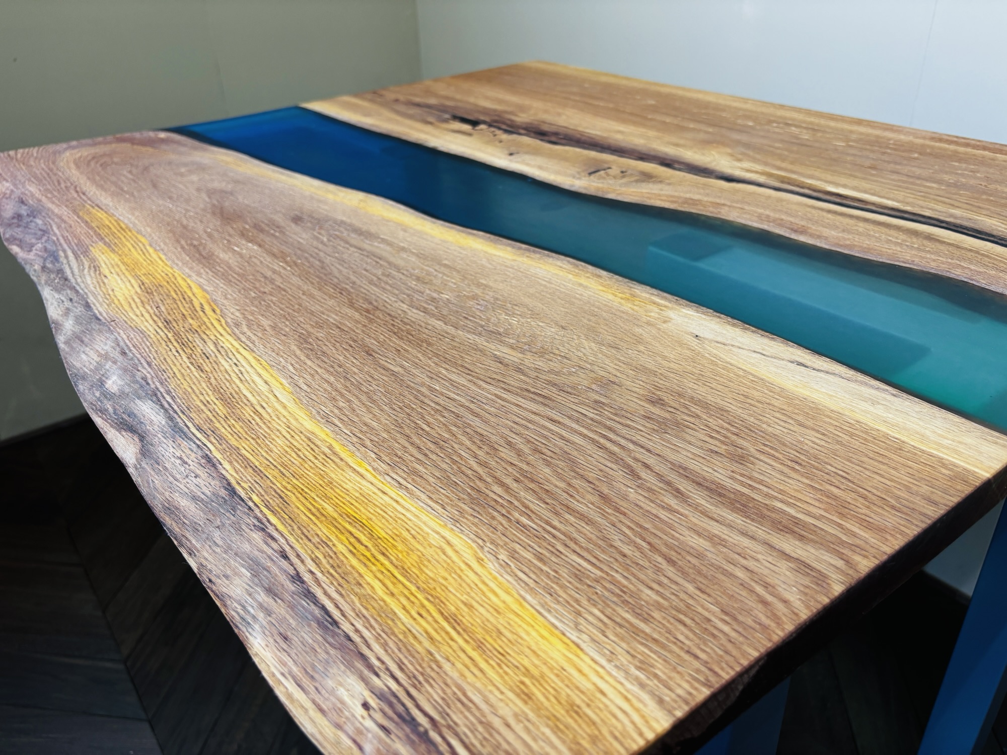 オーク×グリーンブルー｜自然のグラデーションを纏うレジンテーブル