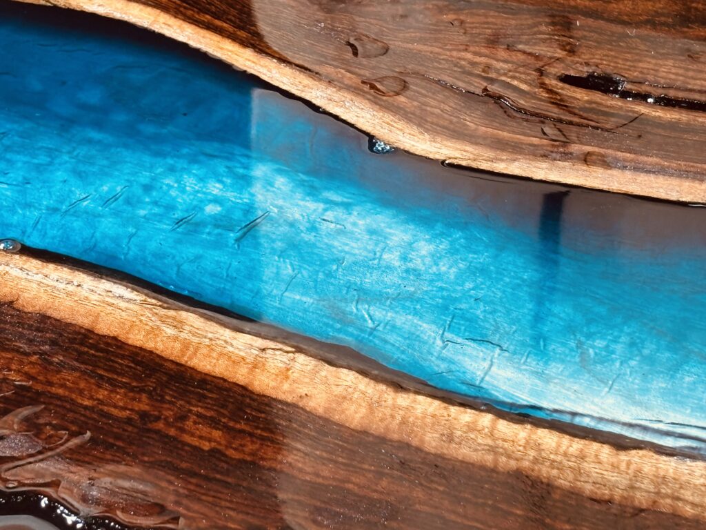 ブルーレジンの透き通るようなアップ画像