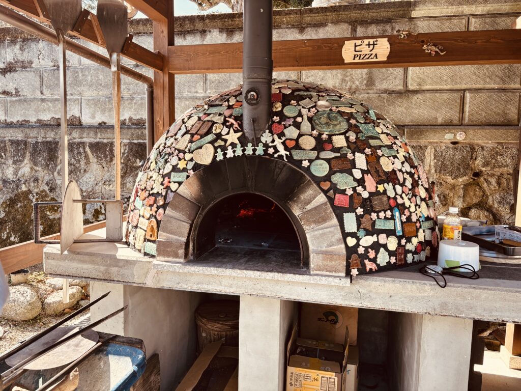 御所市のさんろくカフェにある石窯ピザ窯(第4日曜日ピザの日)