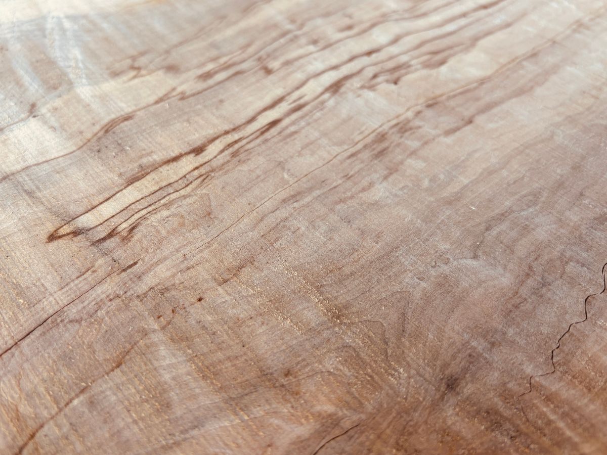 メープル（カエデ / 楓）のレジンテーブル｜明るい木肌と透明感が際立つ無垢×レジン