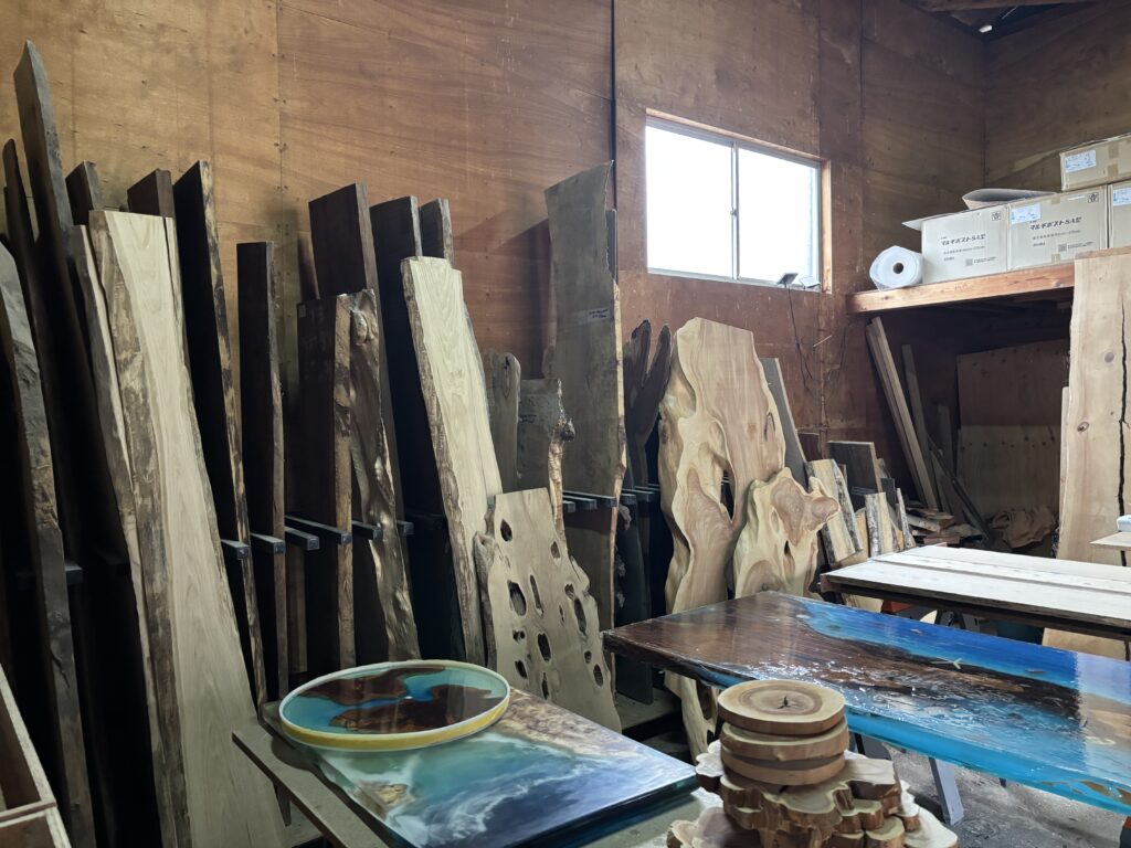 無垢一枚板在庫(モンキーポッド・ウォールナットなど)未加工材のストック状況