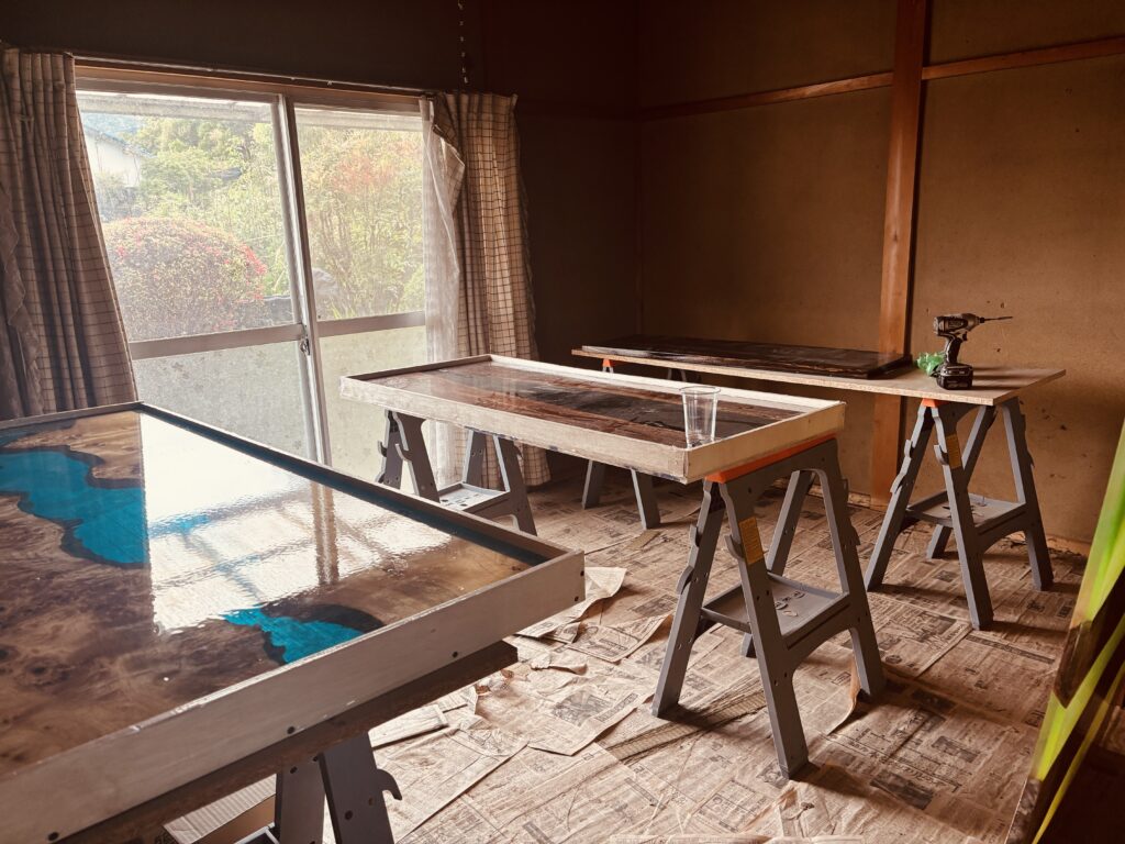 レジンテーブル 制作アトリエ 移転後 作業場 御所市 無垢材とレジン 制作環境